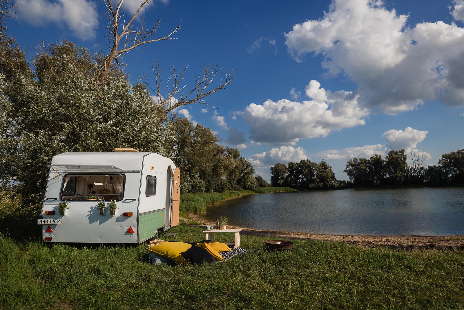 tekoop retro vintage gepimpte en Burstner caravan restylen